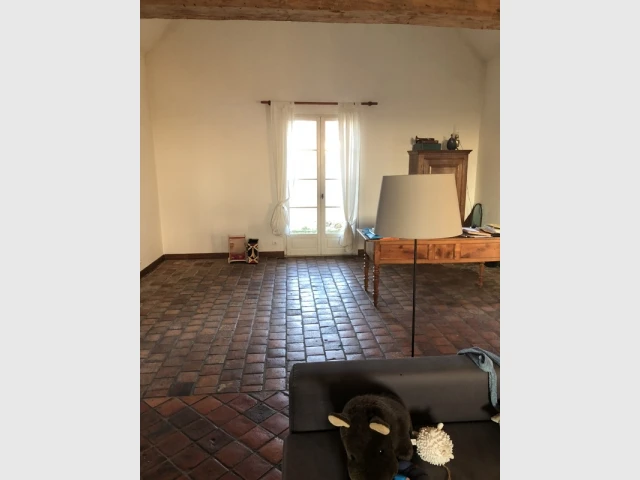 Salle à manger intérieure d'une maison française rénovée